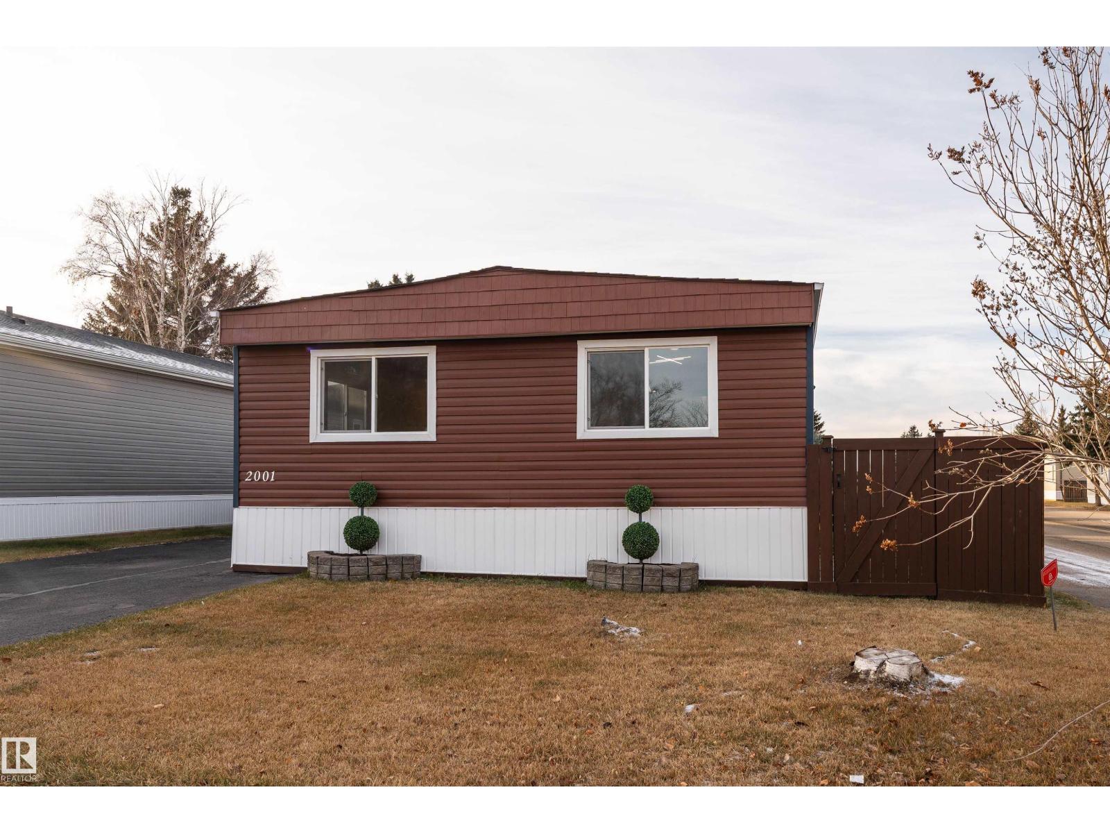 2001 West View GR NW, Edmonton