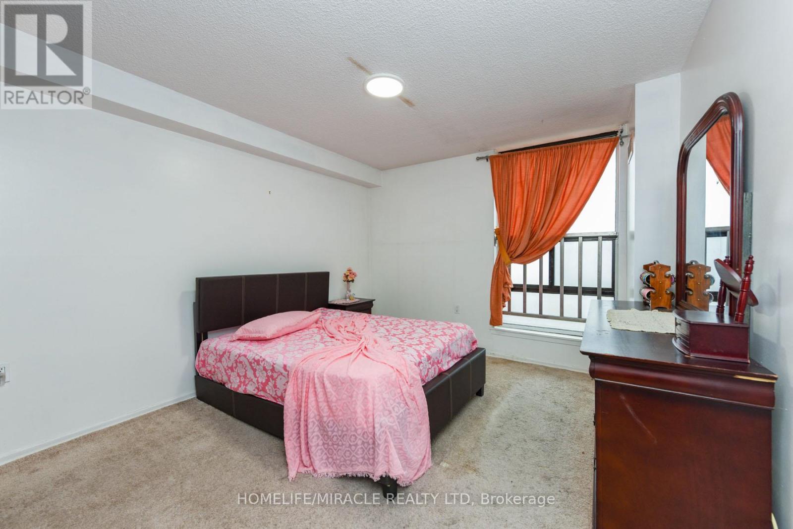 #2005 18 KNIGHTSBRIDGE ROAD - 19