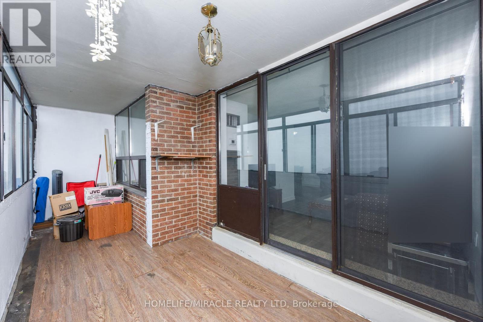 #2005 18 KNIGHTSBRIDGE ROAD - 17