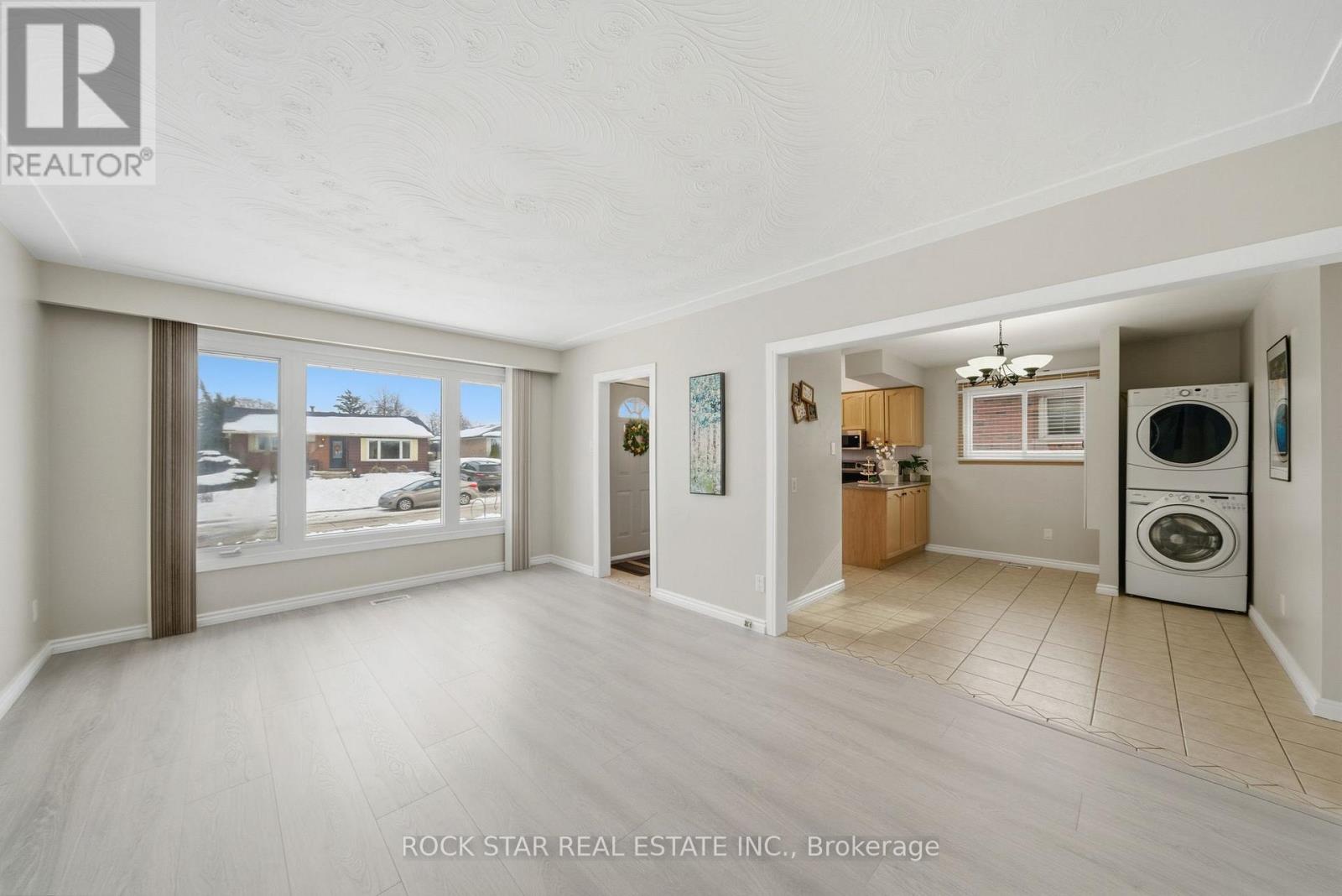 MAIN - 60 CHAMPLAIN AVENUE - Photo 2 of 19, Hamilton (Greenford), Ontario