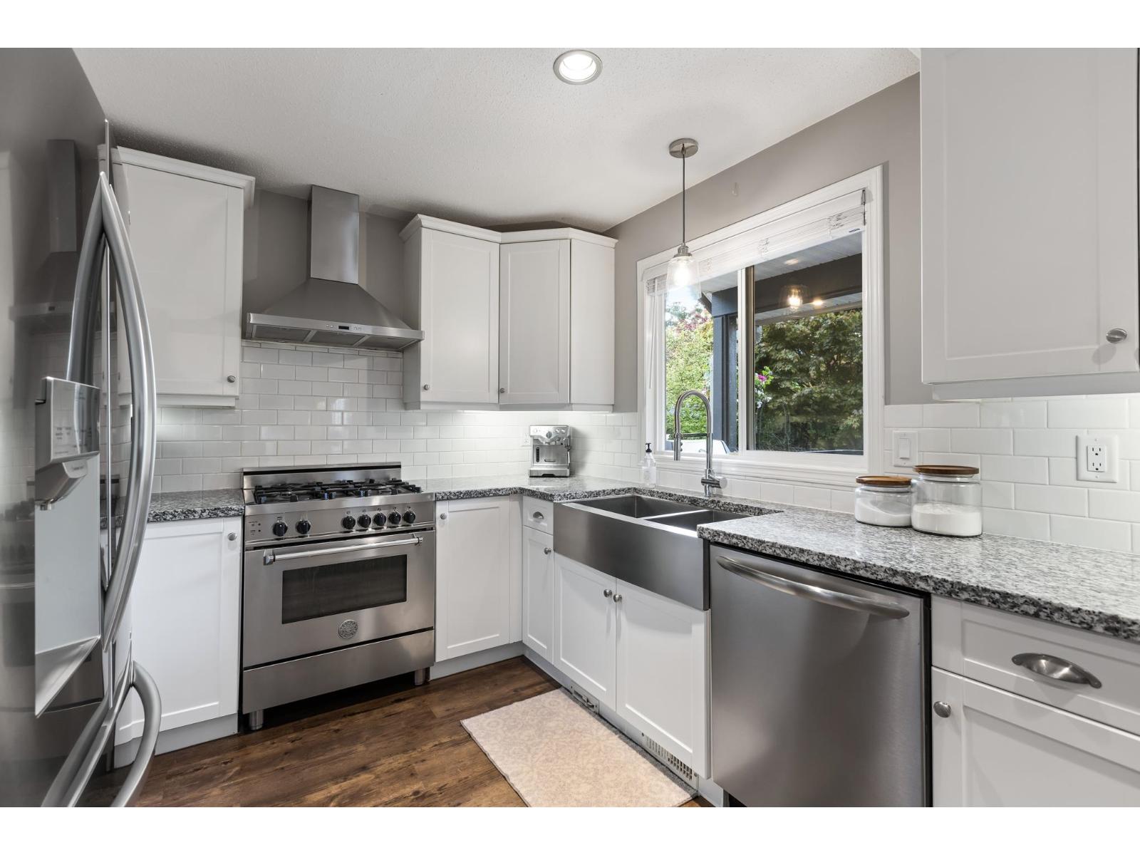 511 COTTONWOOD AVENUE, Harrison Hot Springs, Harrison Hot Springs