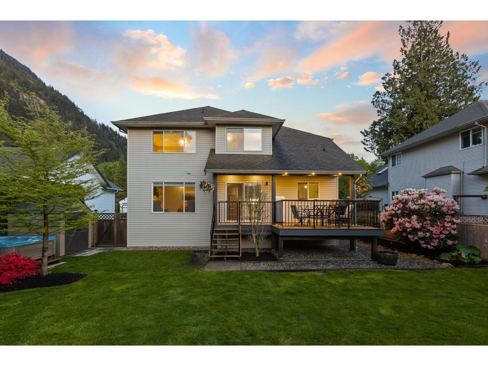 511 COTTONWOOD AVENUE, Harrison Hot Springs, Harrison Hot Springs