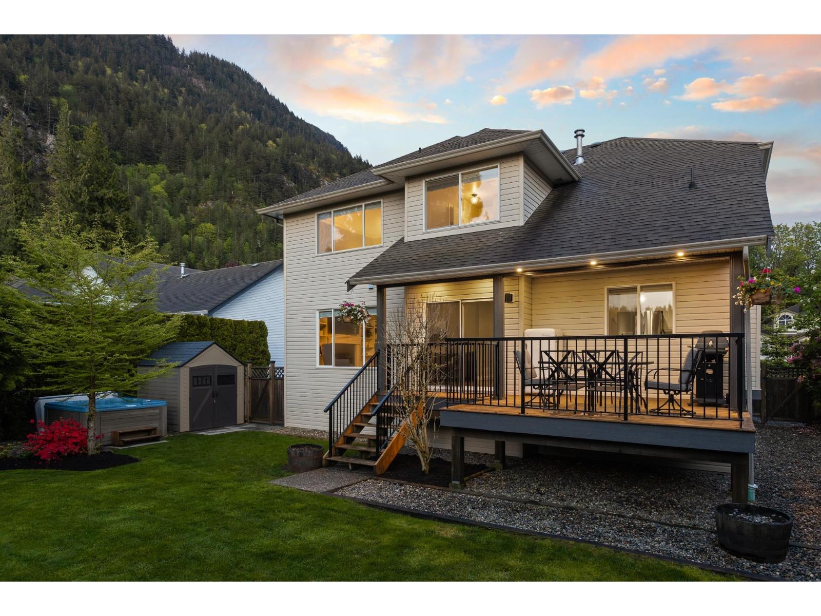 511 COTTONWOOD AVENUE, Harrison Hot Springs, Harrison Hot Springs