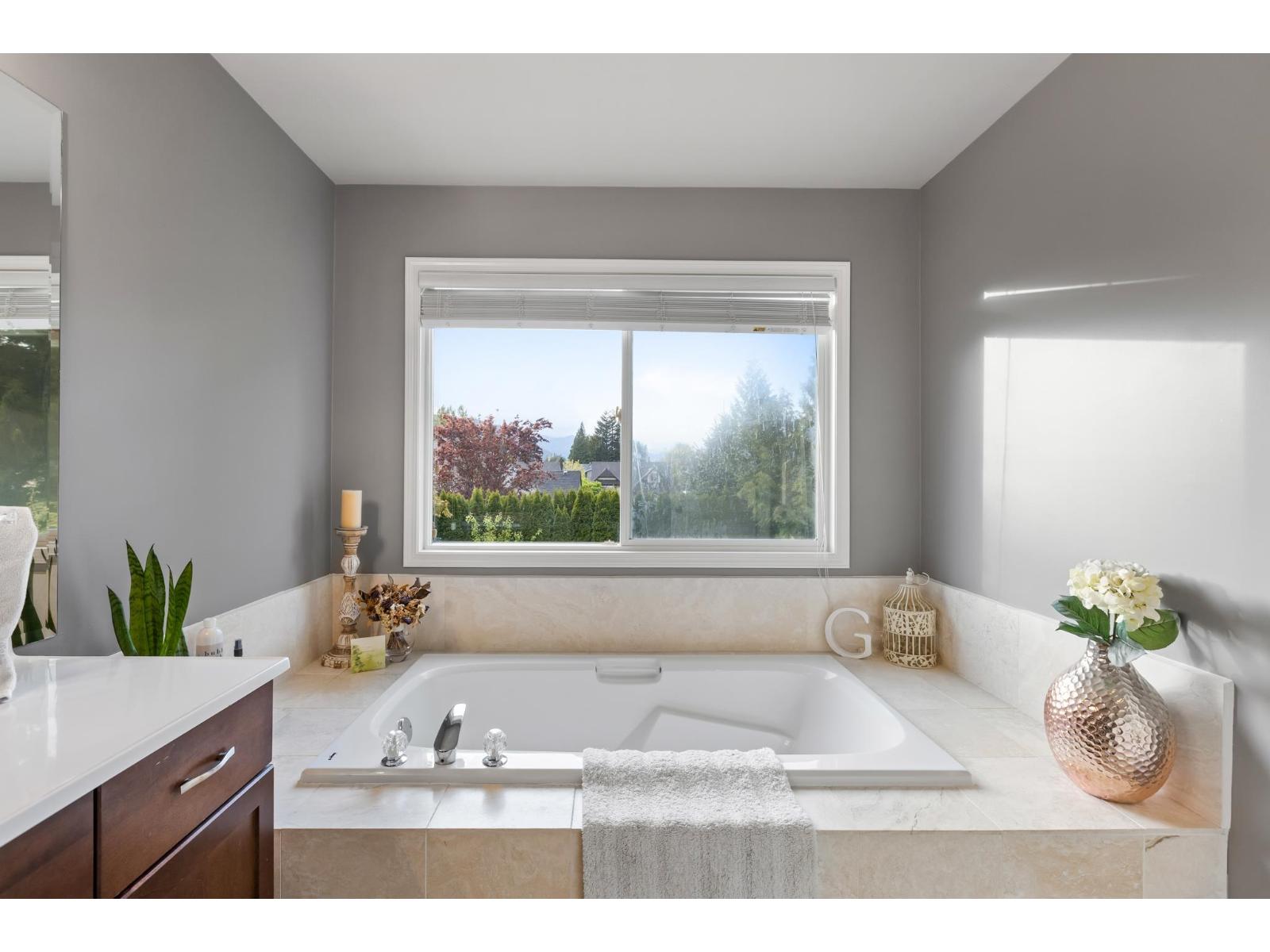 511 COTTONWOOD AVENUE, Harrison Hot Springs, Harrison Hot Springs