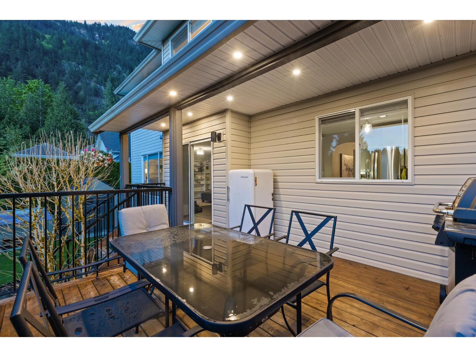 511 COTTONWOOD AVENUE, Harrison Hot Springs, Harrison Hot Springs