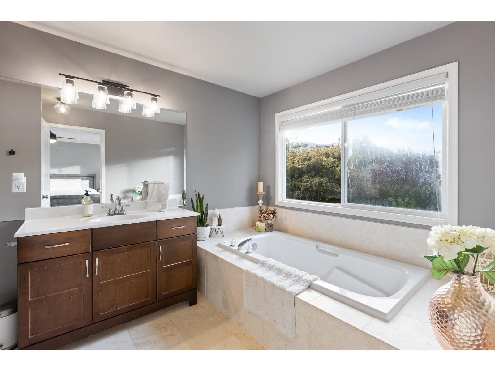 511 COTTONWOOD AVENUE, Harrison Hot Springs, Harrison Hot Springs