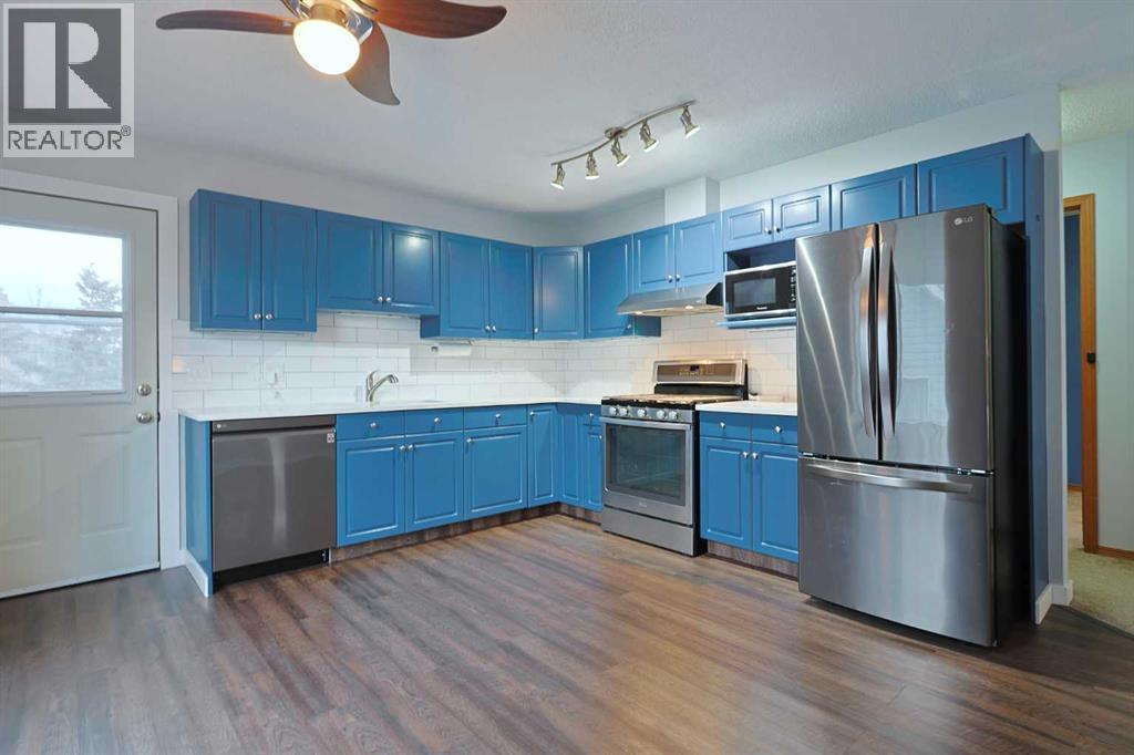 Single Family House Bi-level for Sale in  Sunridge Crescent NW Sunridge Airdrie 