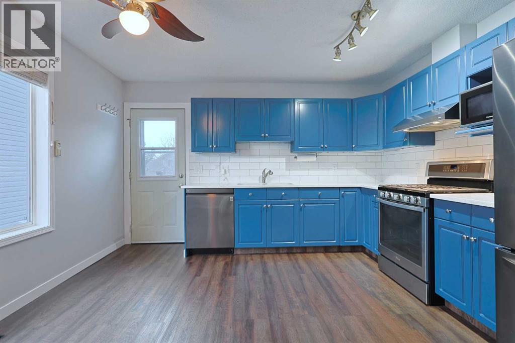 Single Family House Bi-level for Sale in  Sunridge Crescent NW Sunridge Airdrie 