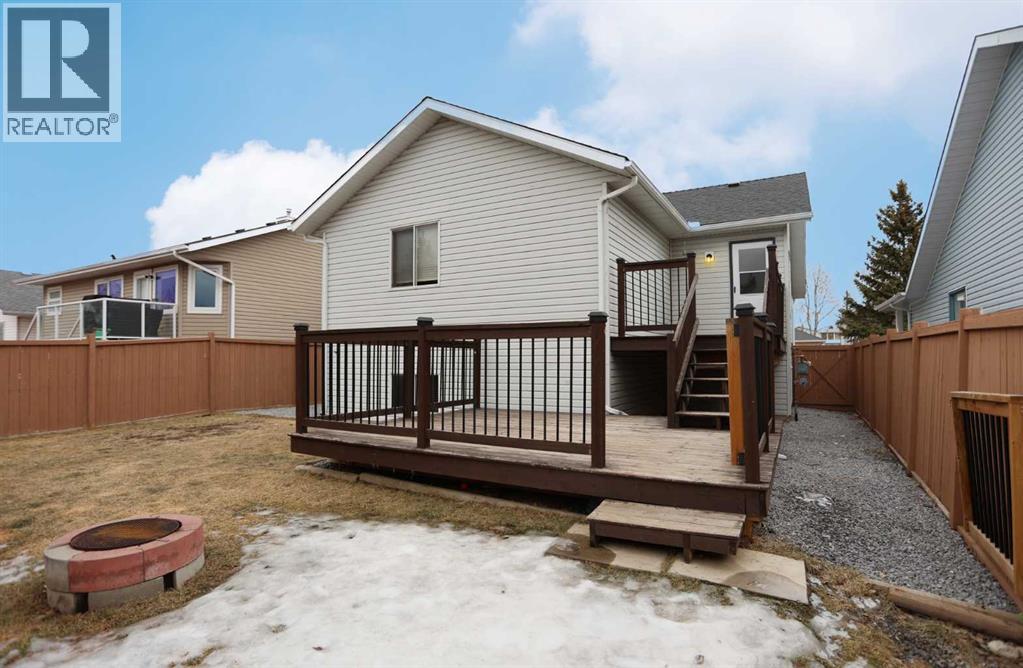Single Family House Bi-level for Sale in  Sunridge Crescent NW Sunridge Airdrie 