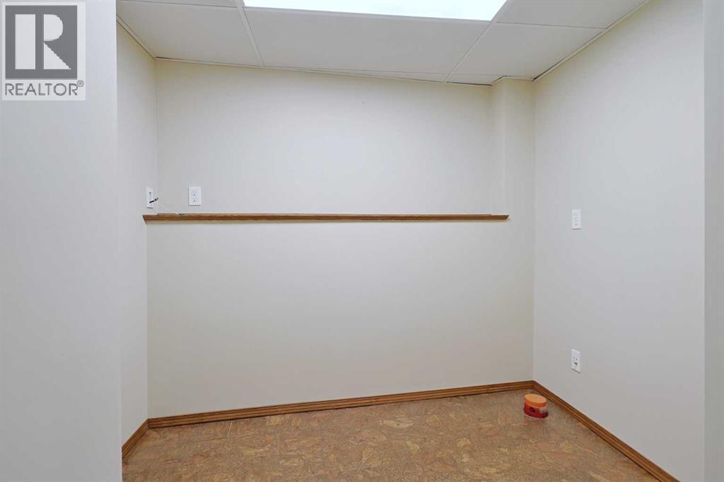 Single Family House Bi-level for Sale in  Sunridge Crescent NW Sunridge Airdrie 