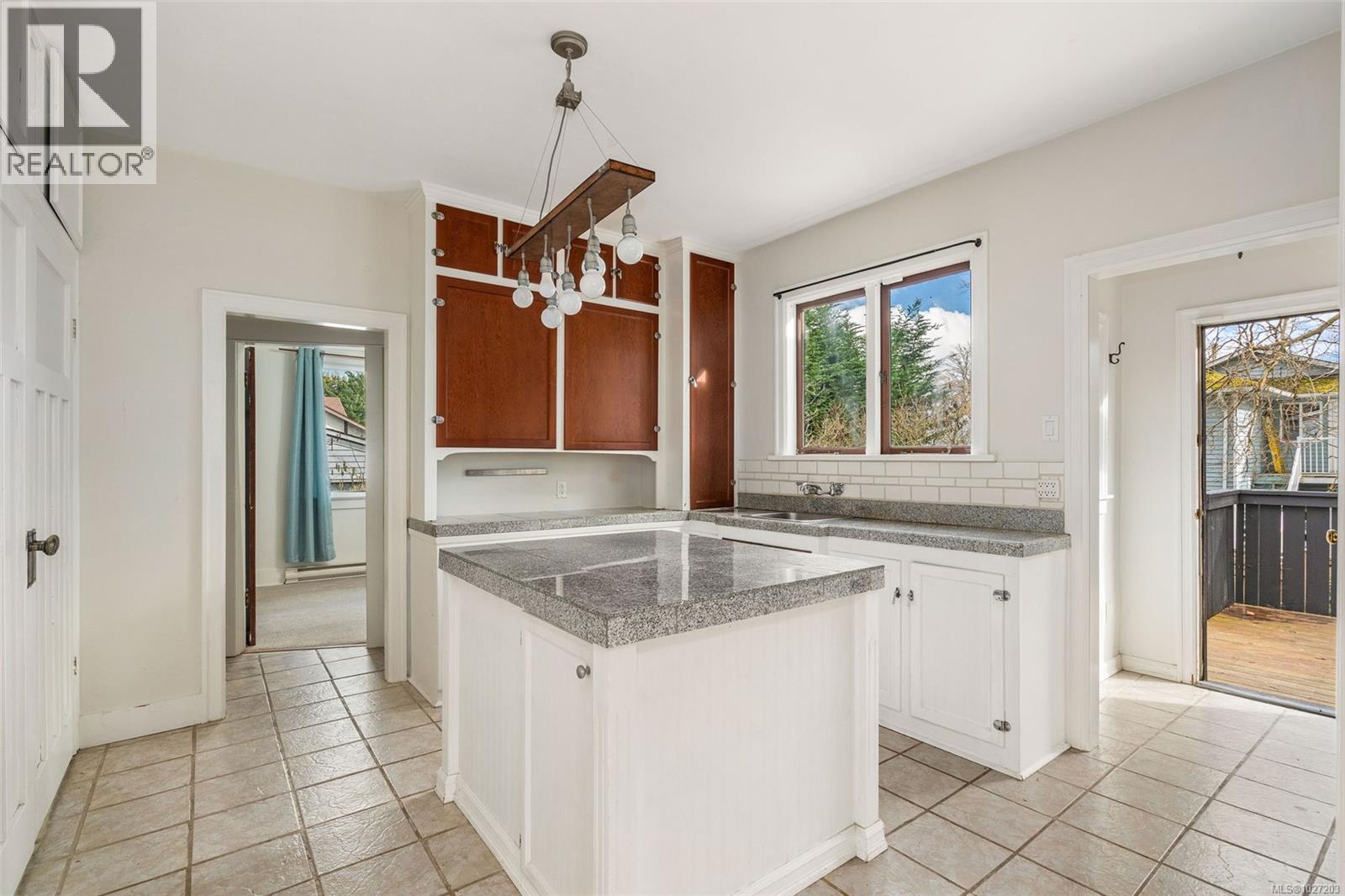  3107 Balfour Avenue, Victoria