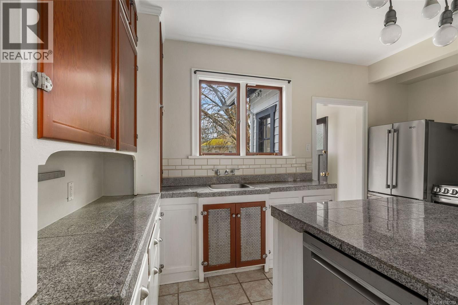  3107 Balfour Avenue, Victoria