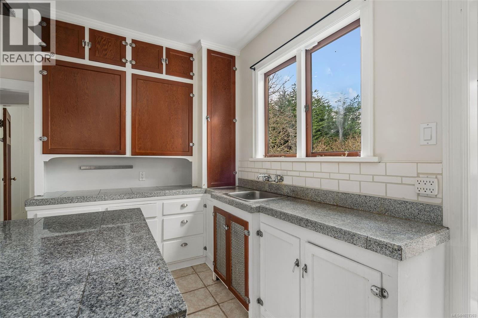  3107 Balfour Avenue, Victoria