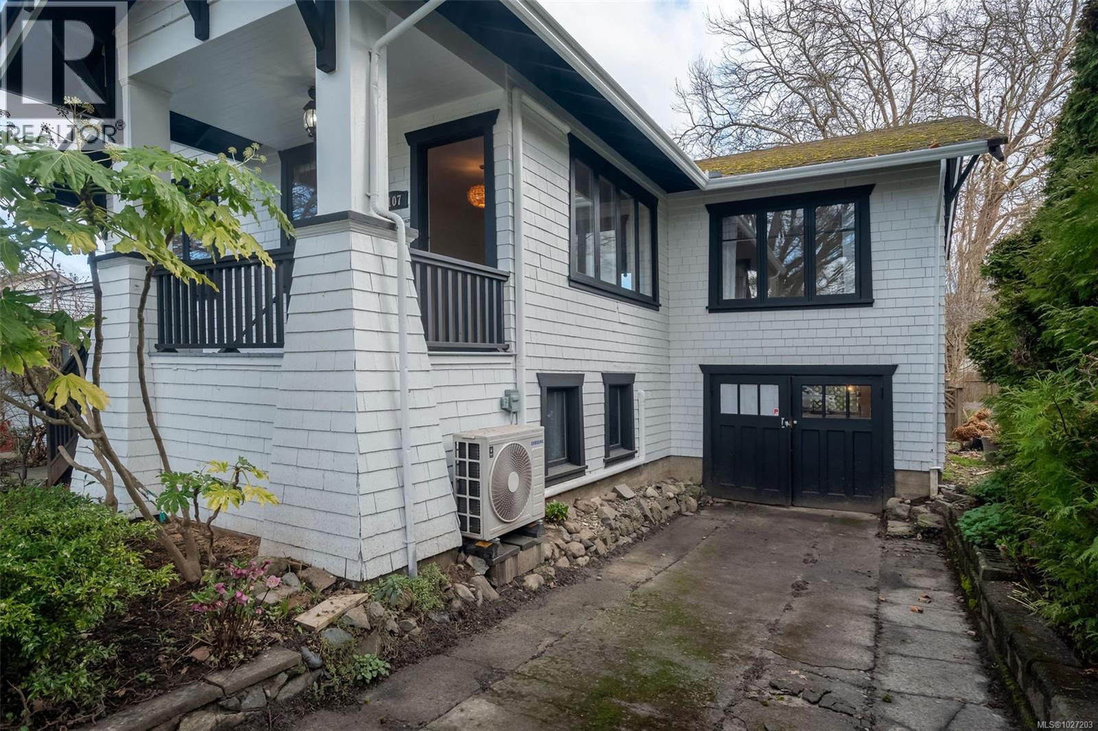  3107 Balfour Avenue, Victoria