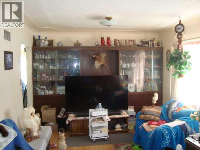 204 FIRST STREET S - 8