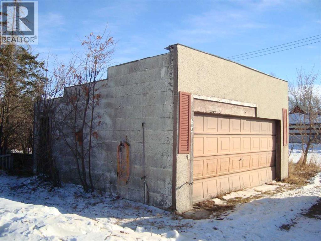 204 FIRST STREET S - 3