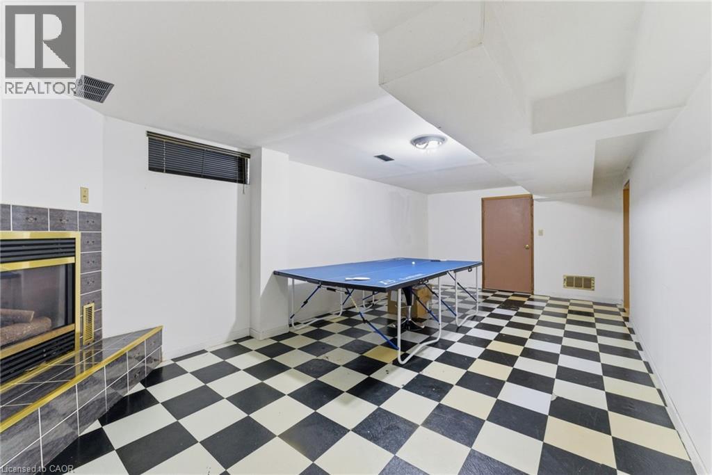 2 MORNINGSTAR Court, Hamilton, Ontario