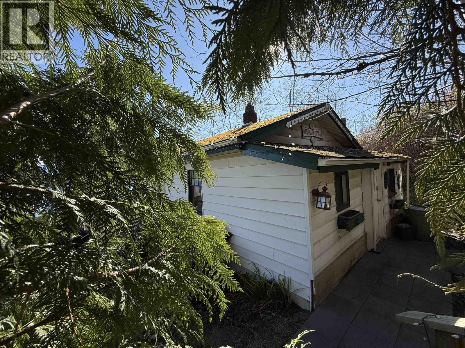609 GLEN ROAD, Gibsons