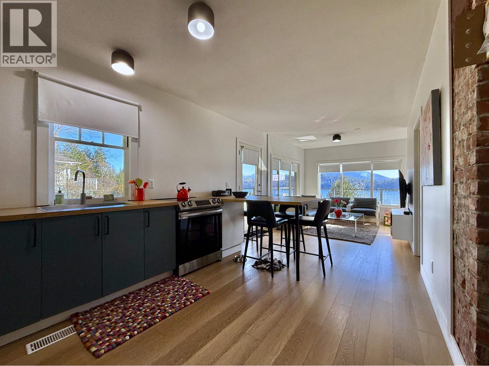 609 GLEN ROAD - Photo 3 of 24, Gibsons, British Columbia