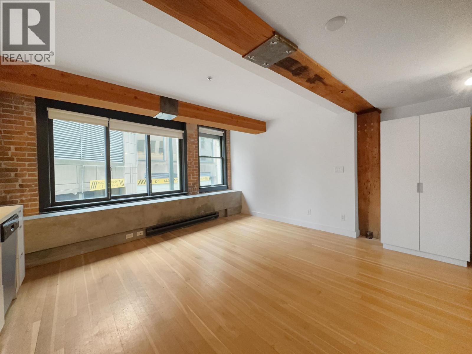 1 528 BEATTY Street - photo 2