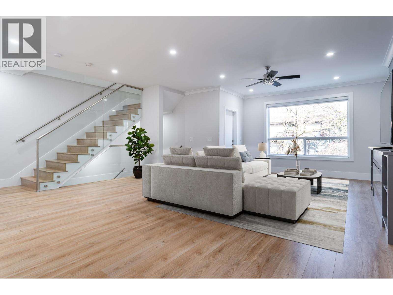 3409 VICTORIA DRIVE - Photo 4 of 38, Coquitlam, British Columbia