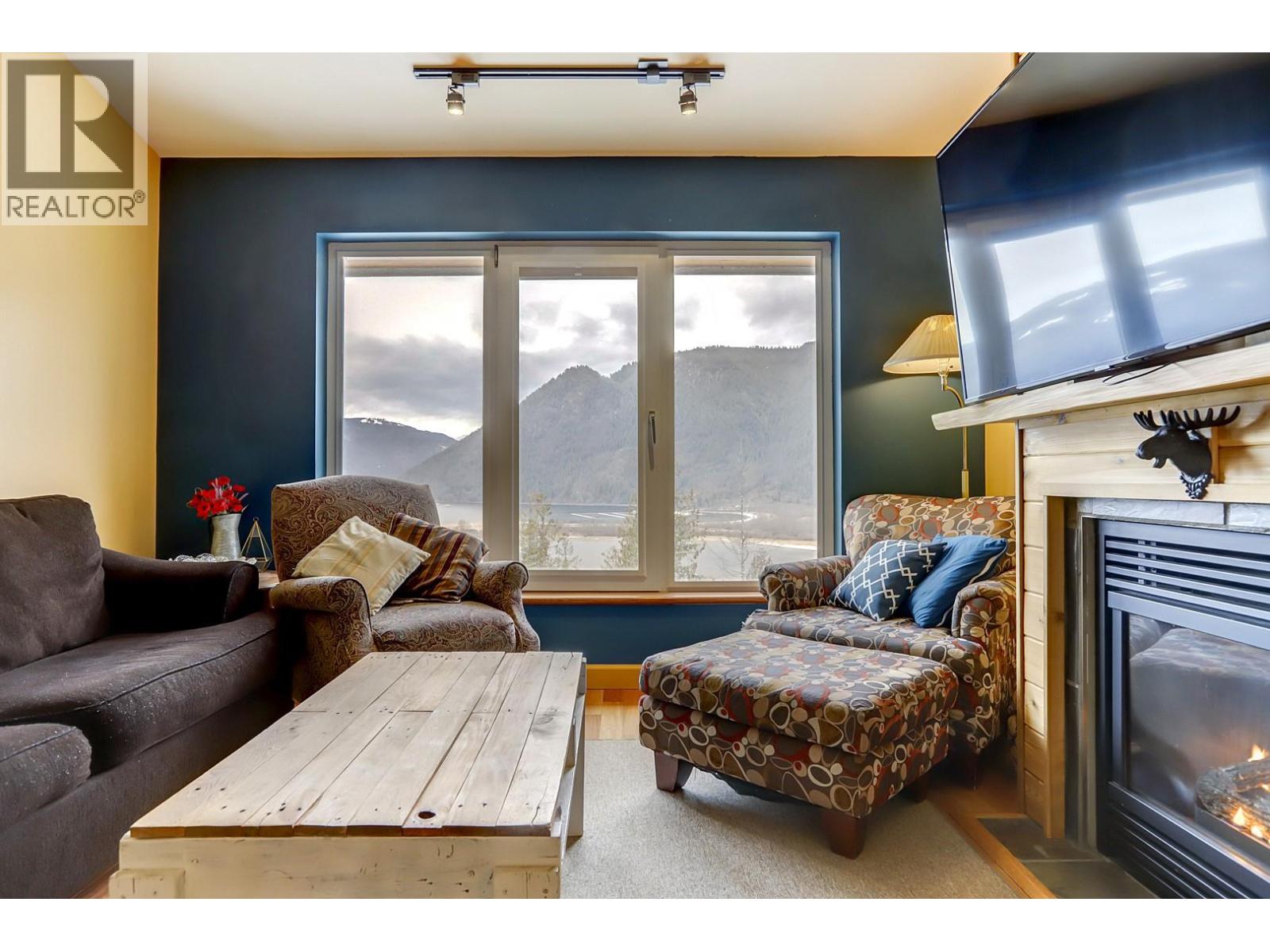 500 Old Spallumcheen Road Unit# 104, Sicamous