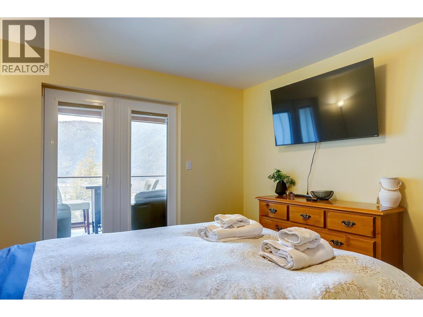 500 Old Spallumcheen Road Unit# 104, Sicamous