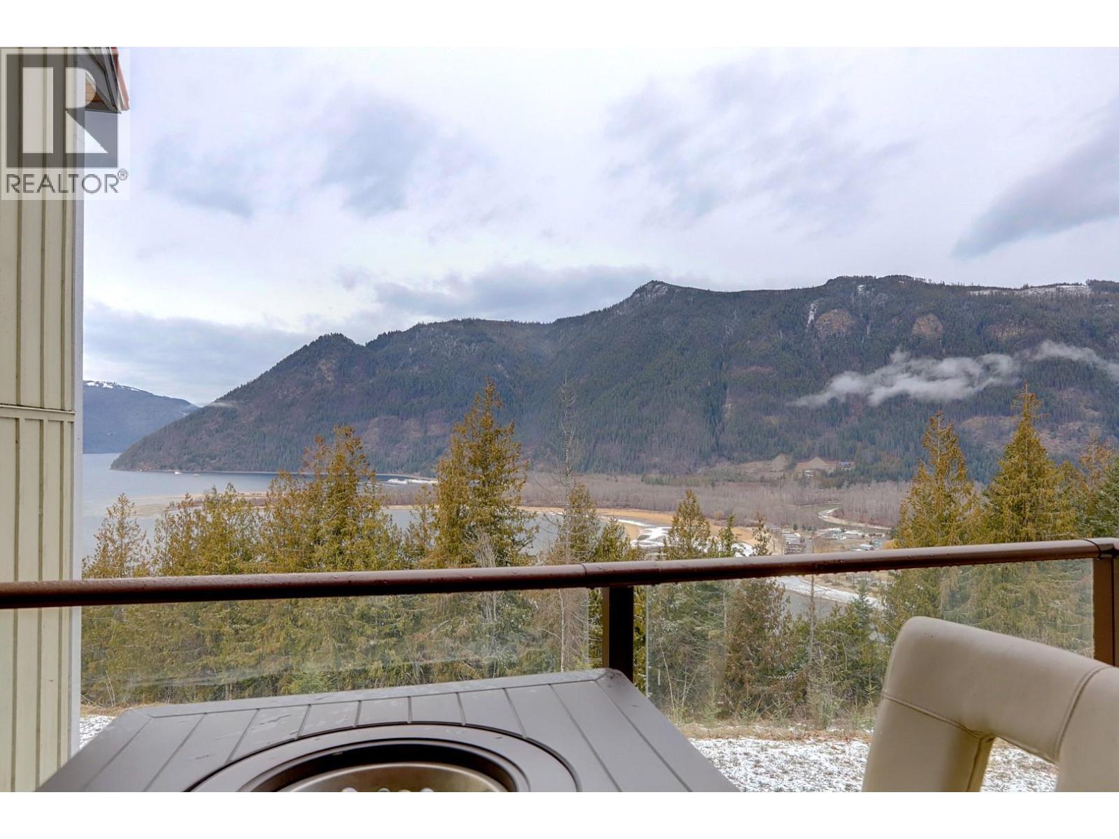 500 Old Spallumcheen Road Unit# 104, Sicamous