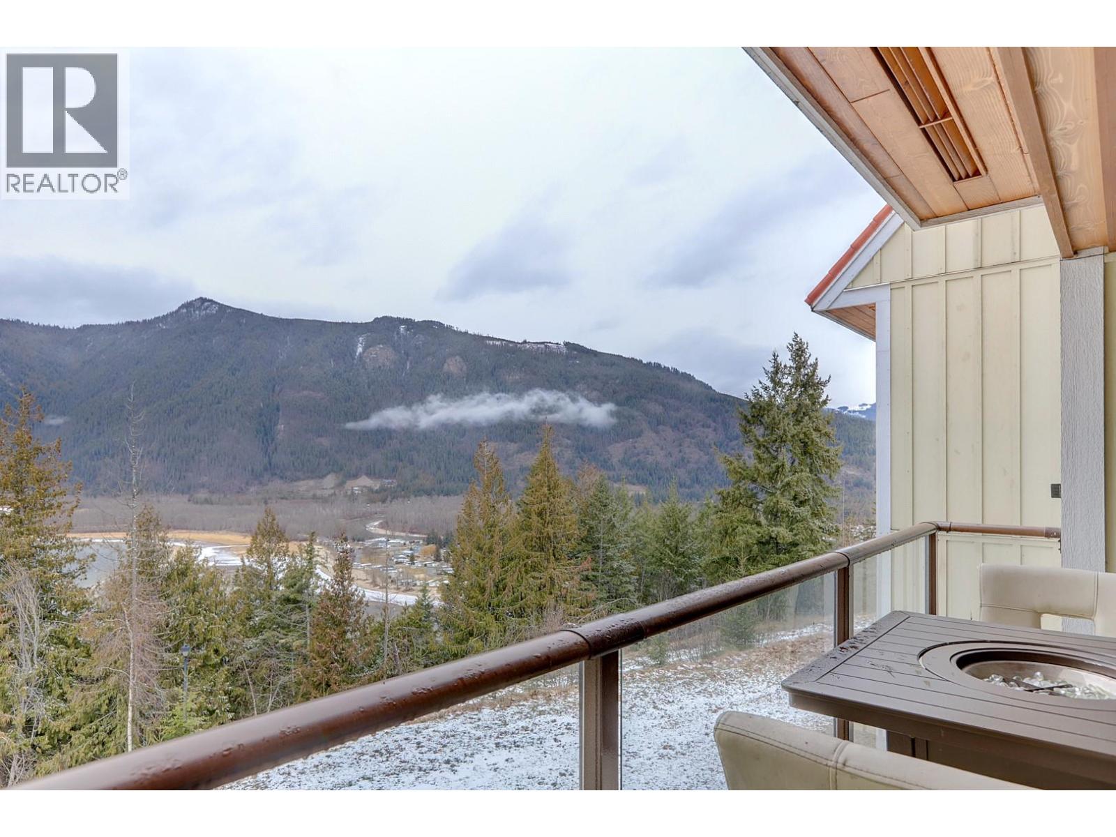 500 Old Spallumcheen Road Unit# 104, Sicamous