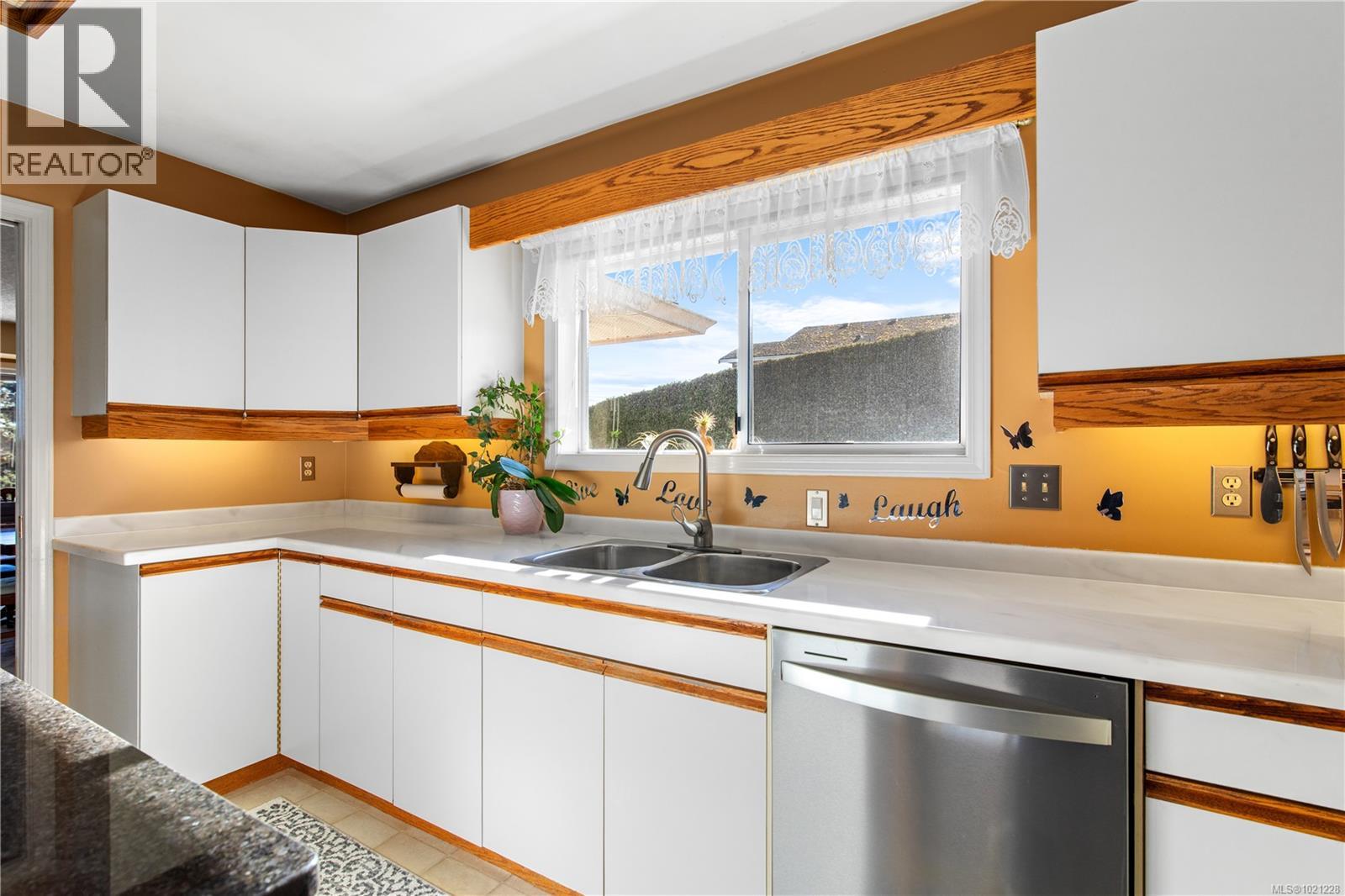 6524 Bella Vista Dr, Central Saanich