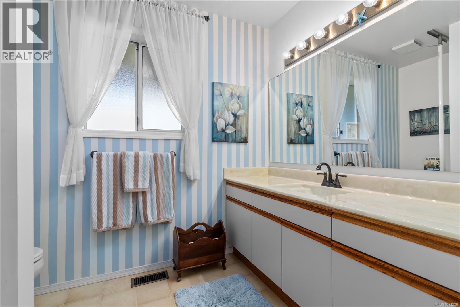 6524 Bella Vista Dr, Central Saanich