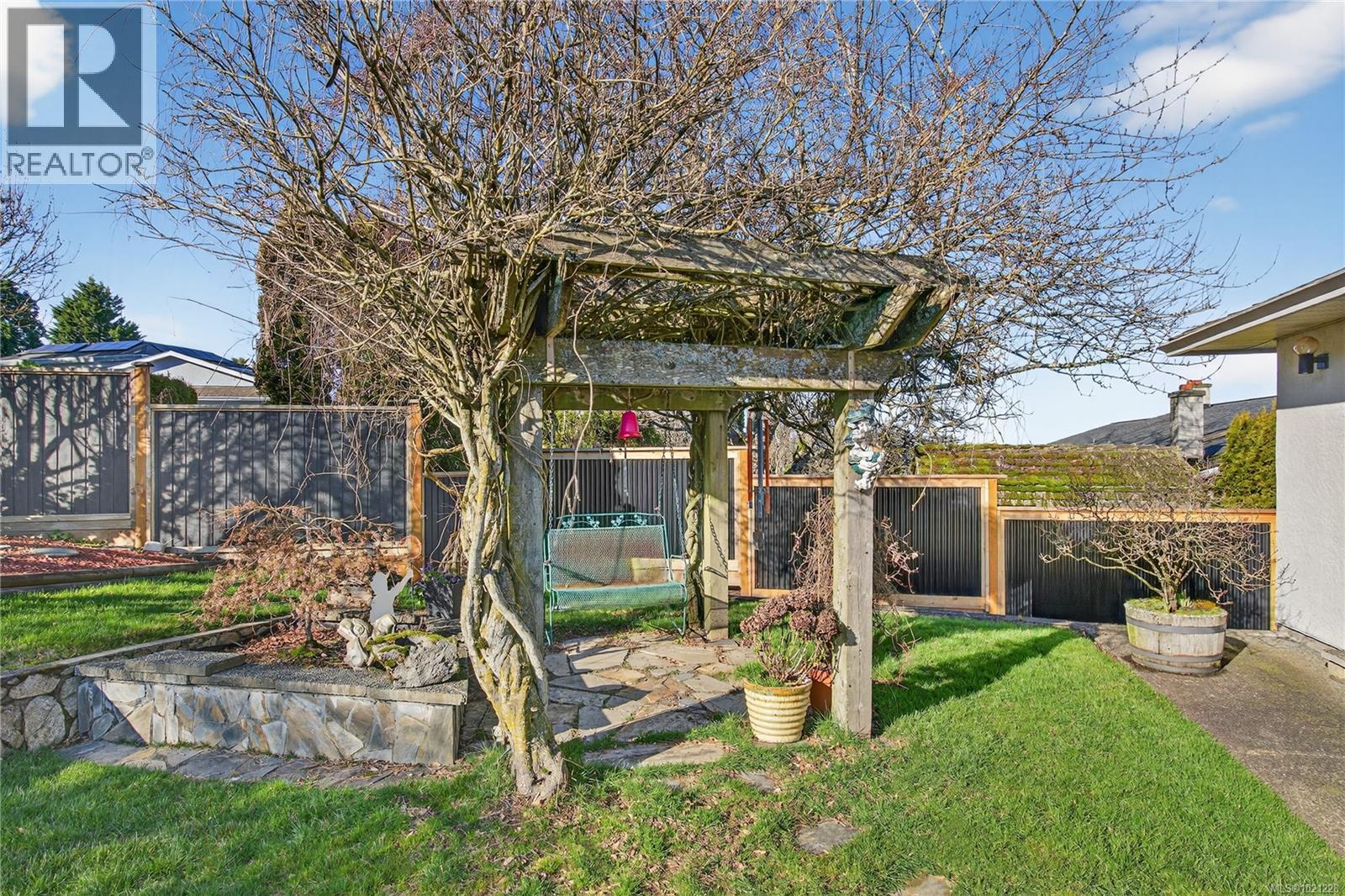 6524 Bella Vista Dr, Central Saanich