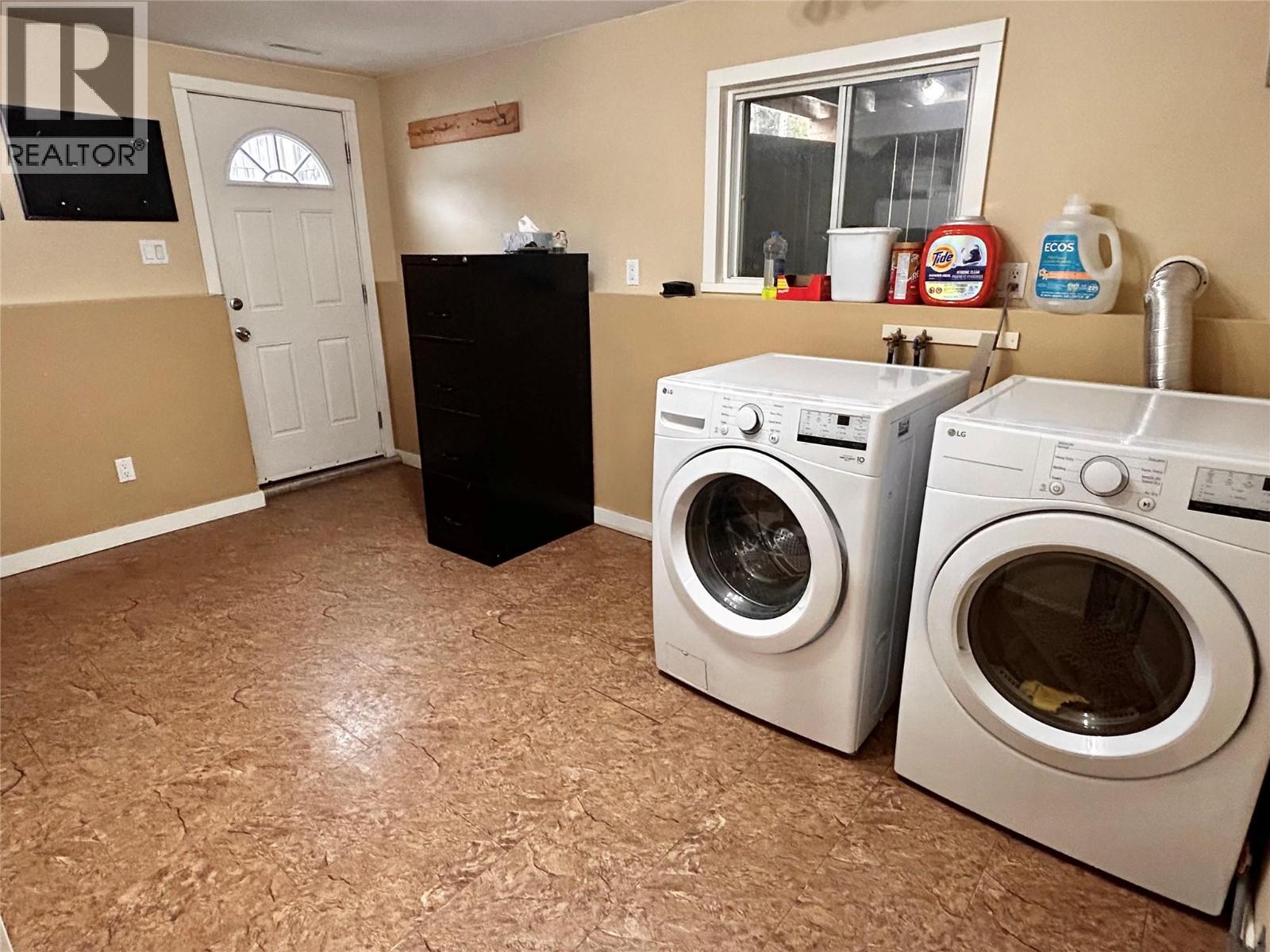 404 WILLOW DRIVE - 11