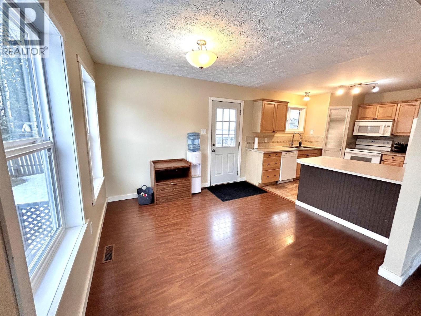 404 WILLOW DRIVE - 4