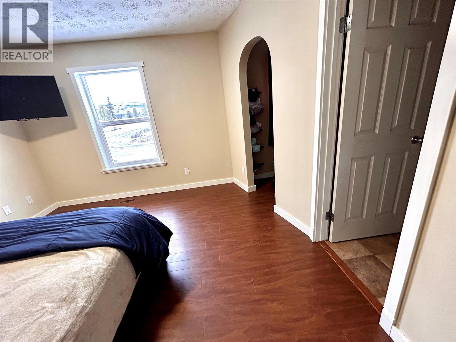 404 WILLOW DRIVE - 9