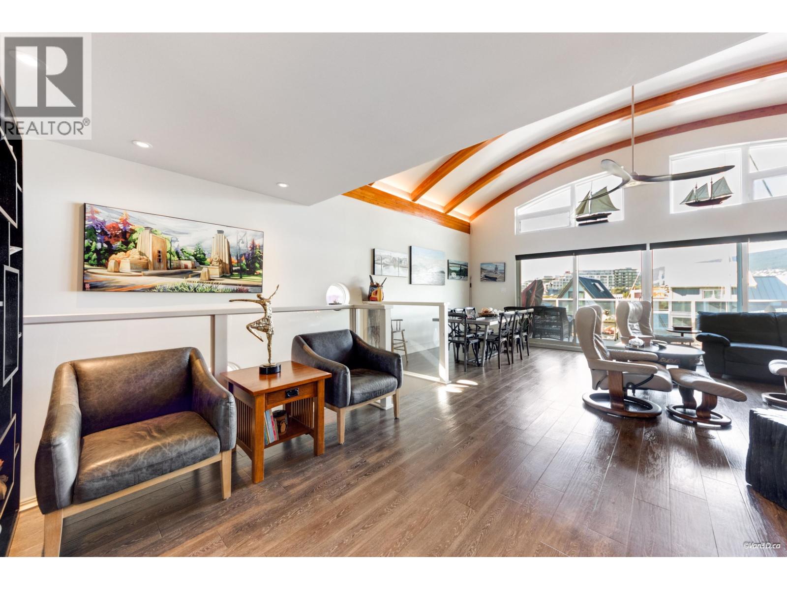 29 415 ESPLANADE AVENUE, North Vancouver