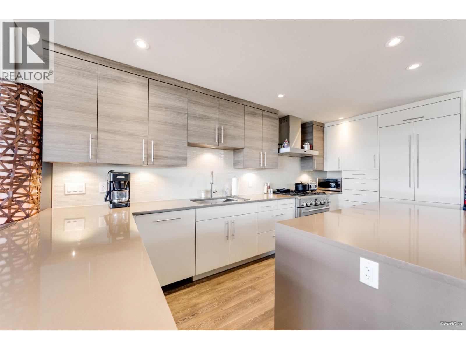 29 415 ESPLANADE AVENUE, North Vancouver