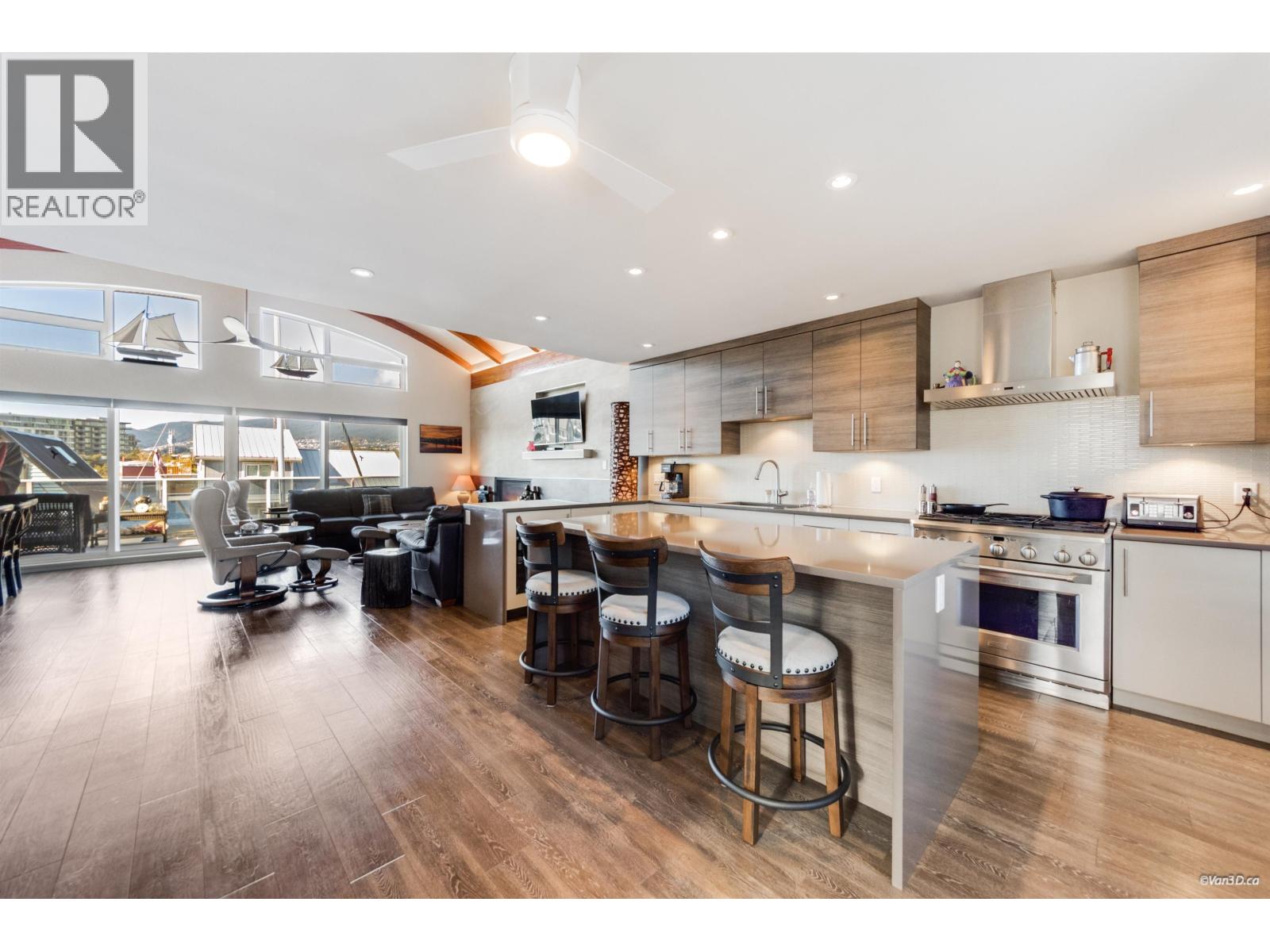 29 415 ESPLANADE AVENUE, North Vancouver