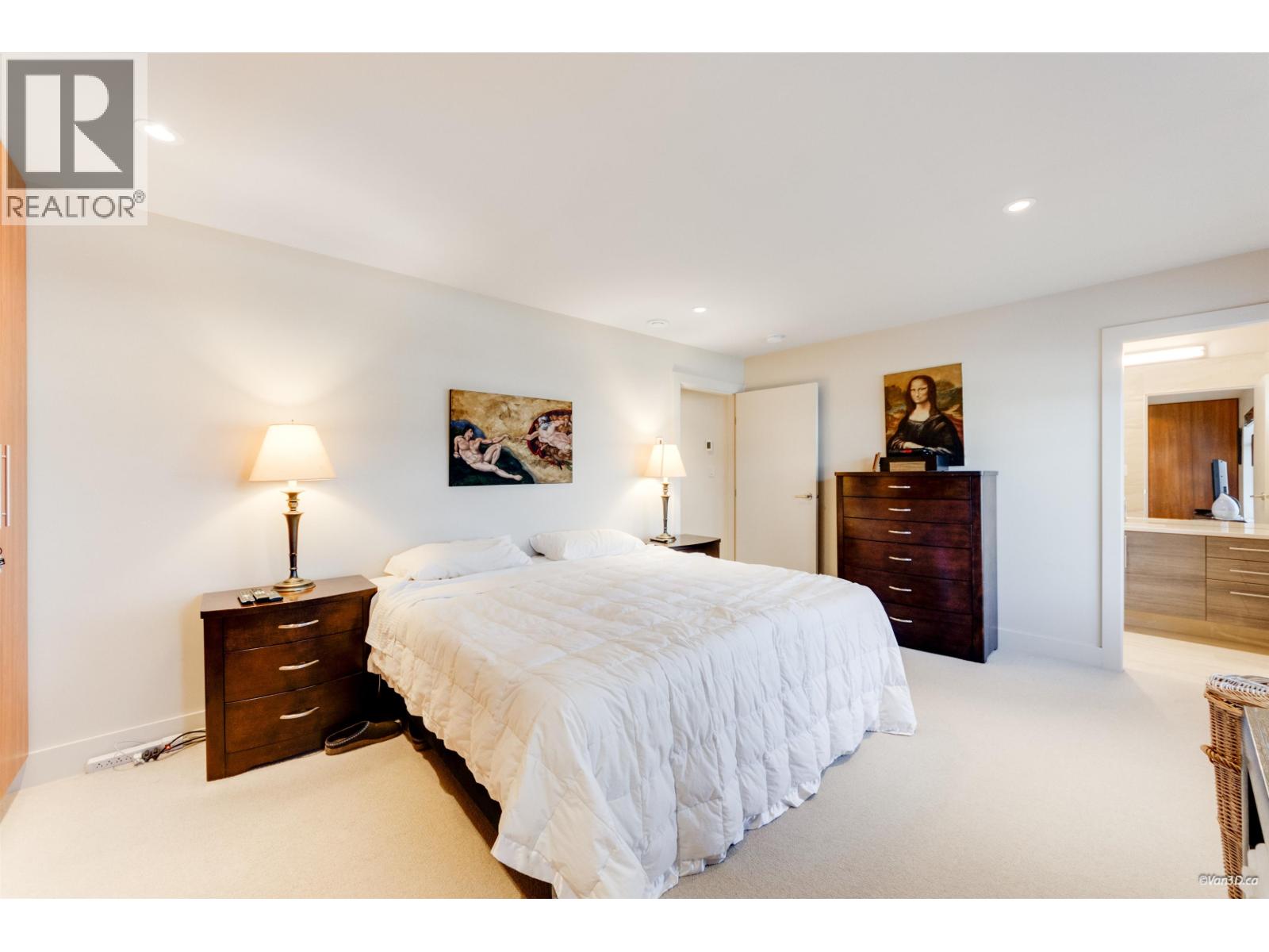 29 415 ESPLANADE AVENUE, North Vancouver