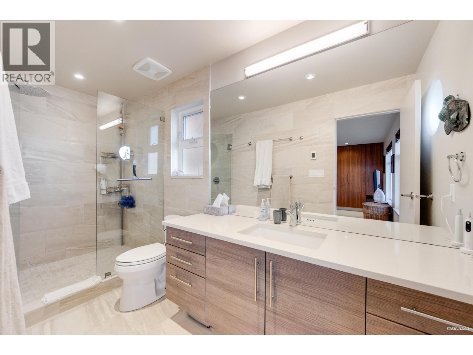 29 415 ESPLANADE AVENUE, North Vancouver