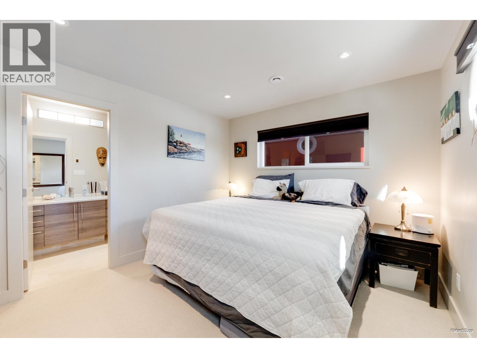 29 415 ESPLANADE AVENUE, North Vancouver