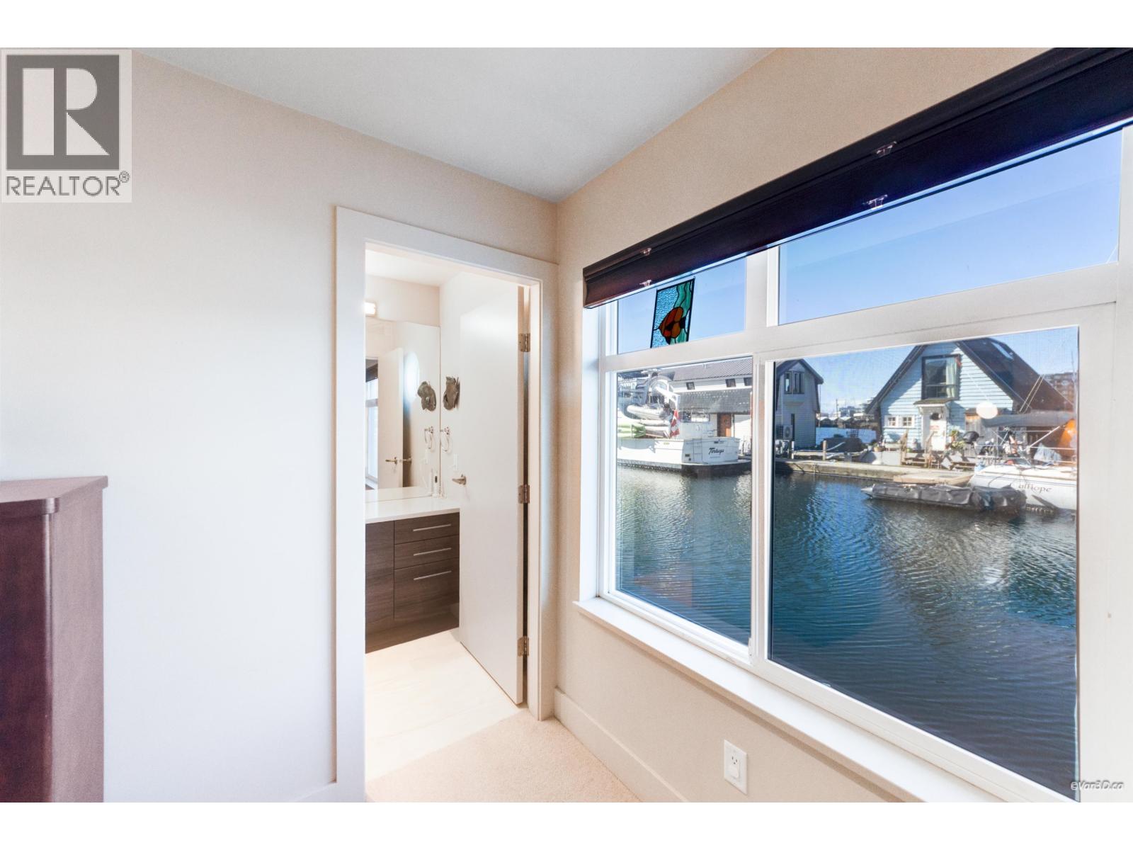 29 415 ESPLANADE AVENUE, North Vancouver