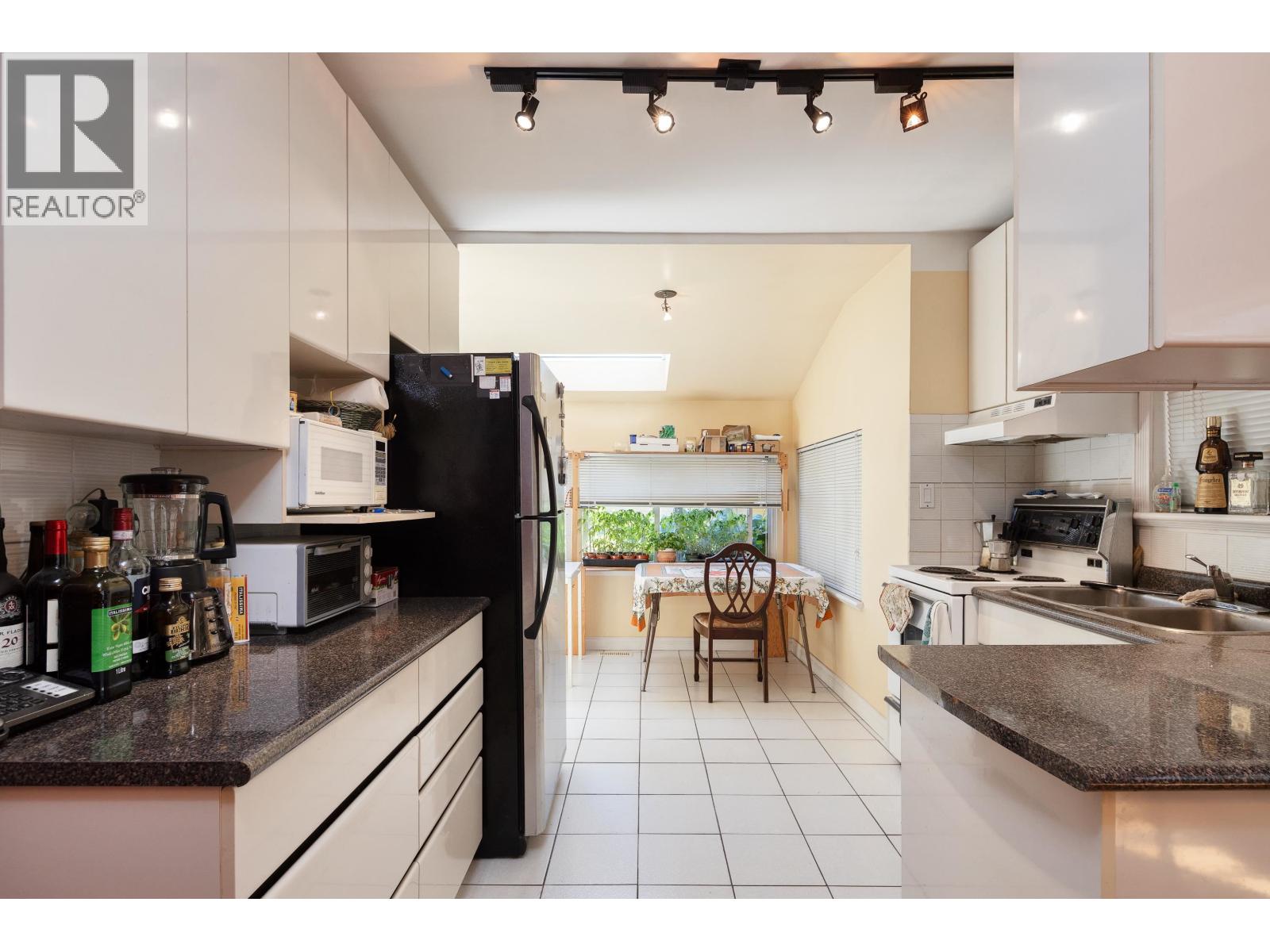 3136 W 11TH AVENUE, Vancouver