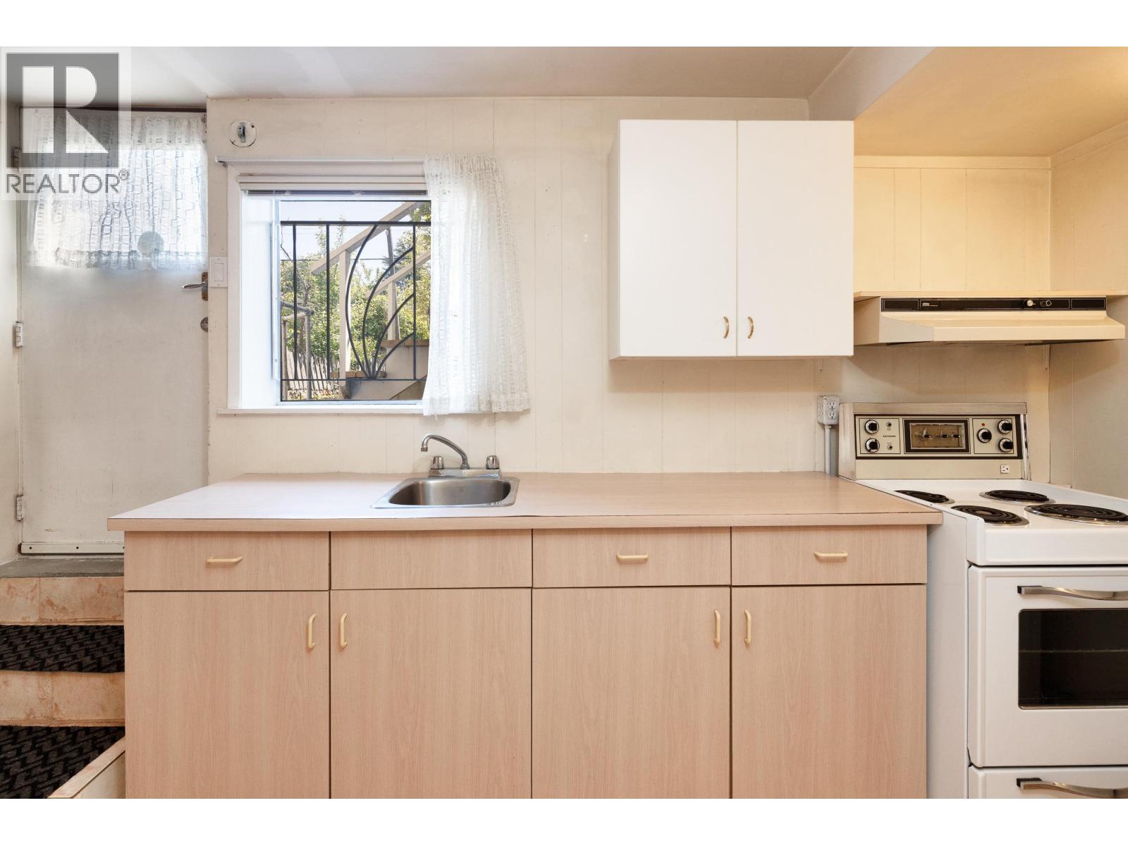 3136 W 11TH AVENUE, Vancouver