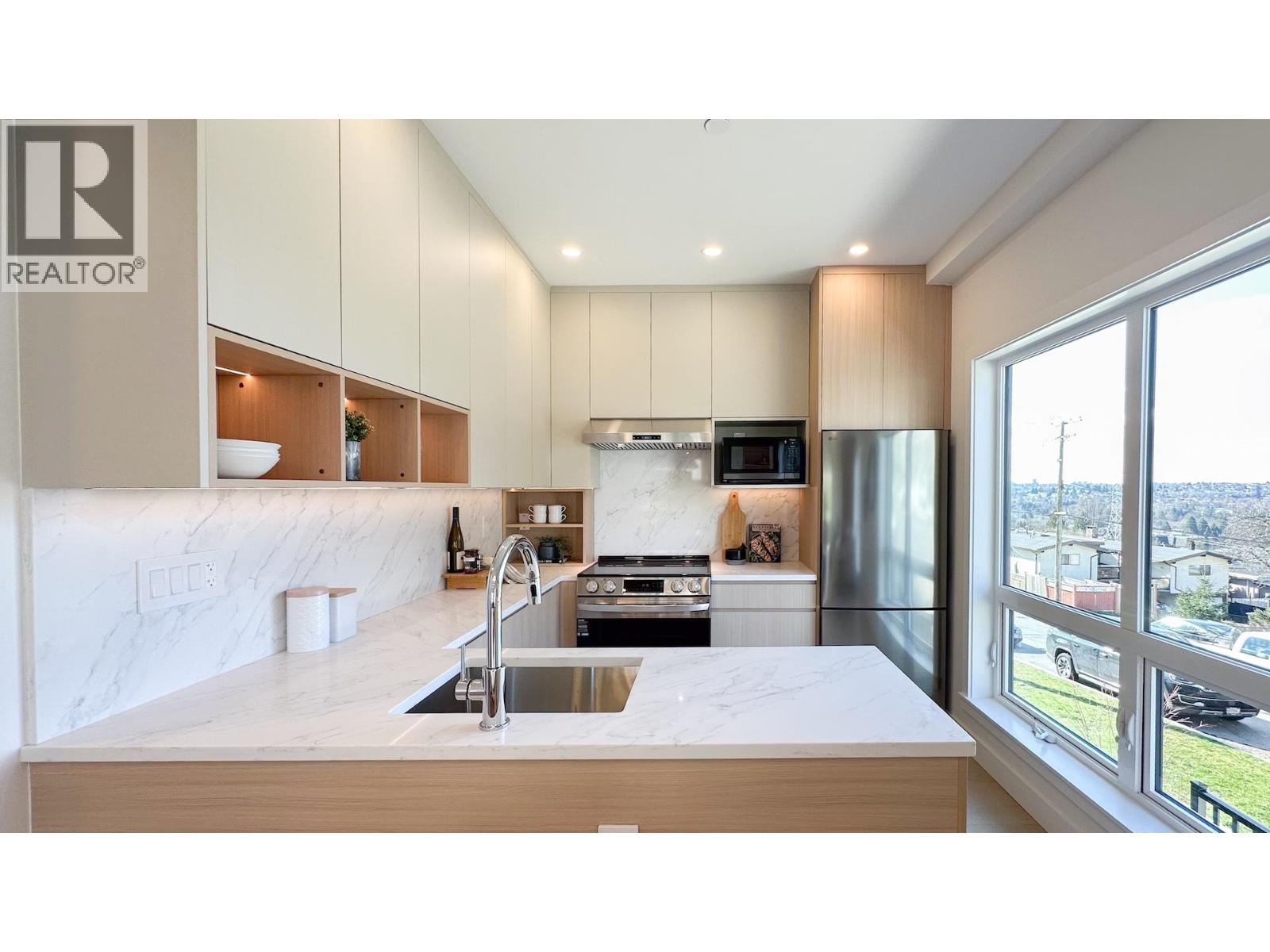 4 3800 PENDER STREET - Photo 5 of 31, Burnaby, British Columbia