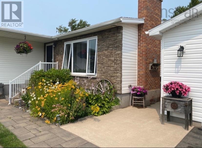 10 Don-Gordon Street - Photo 2 of 31, Glace Bay, Nova Scotia