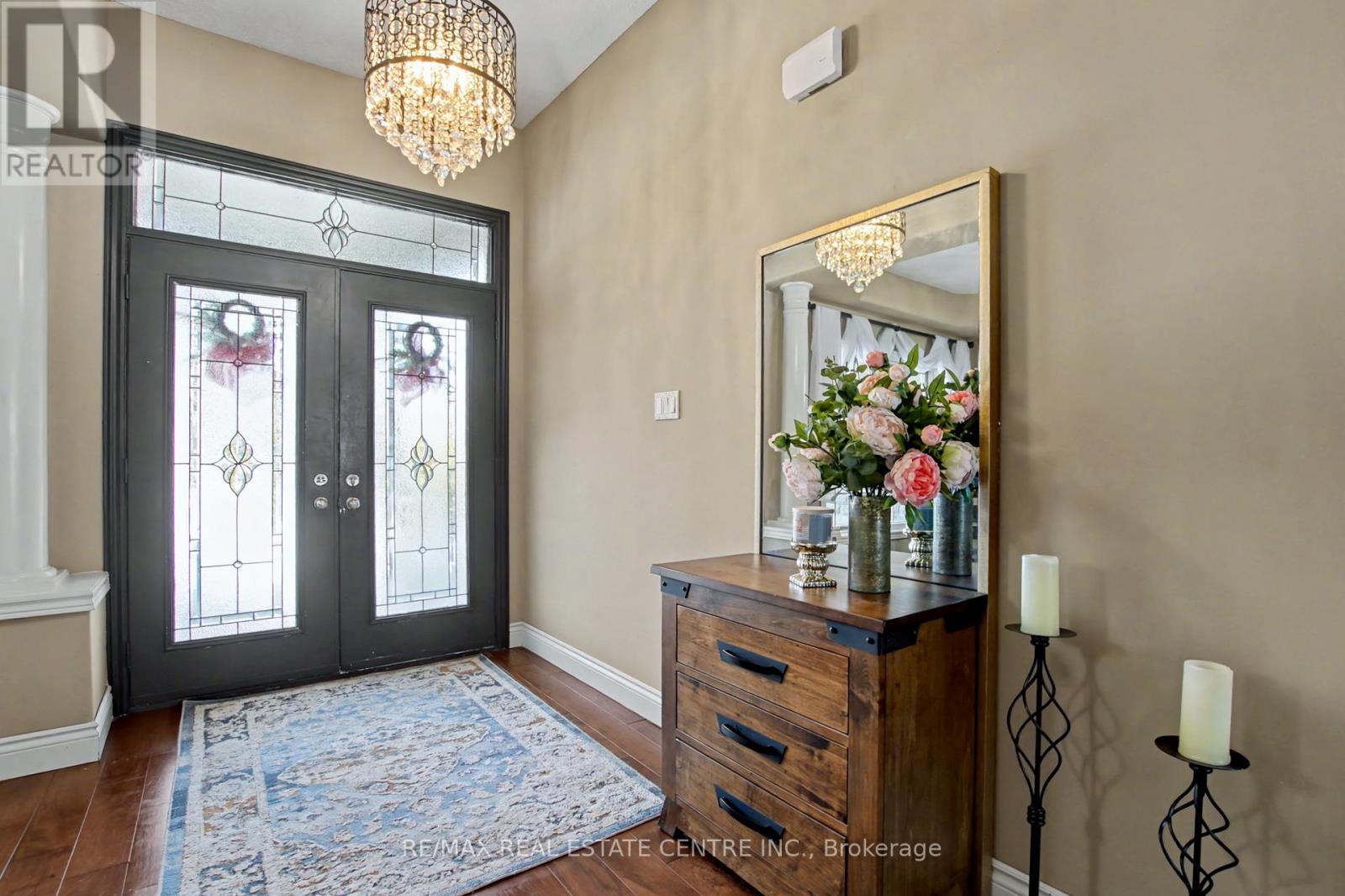 2 IRONGATE DRIVE - Photo 3 of 42, Brant (Paris), Ontario