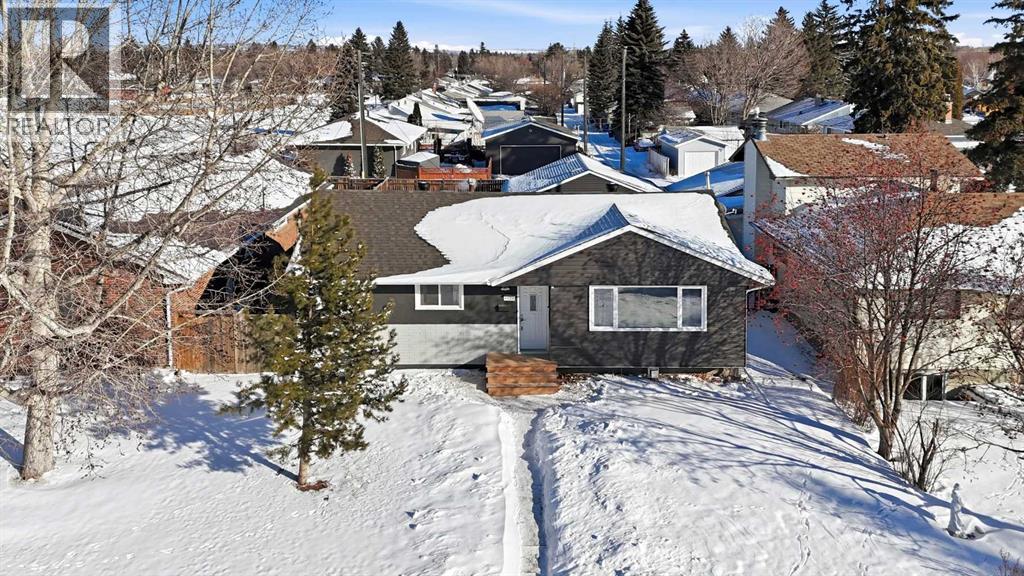 4409 43 Avenue - Photo 2 of 33, Red Deer, Alberta