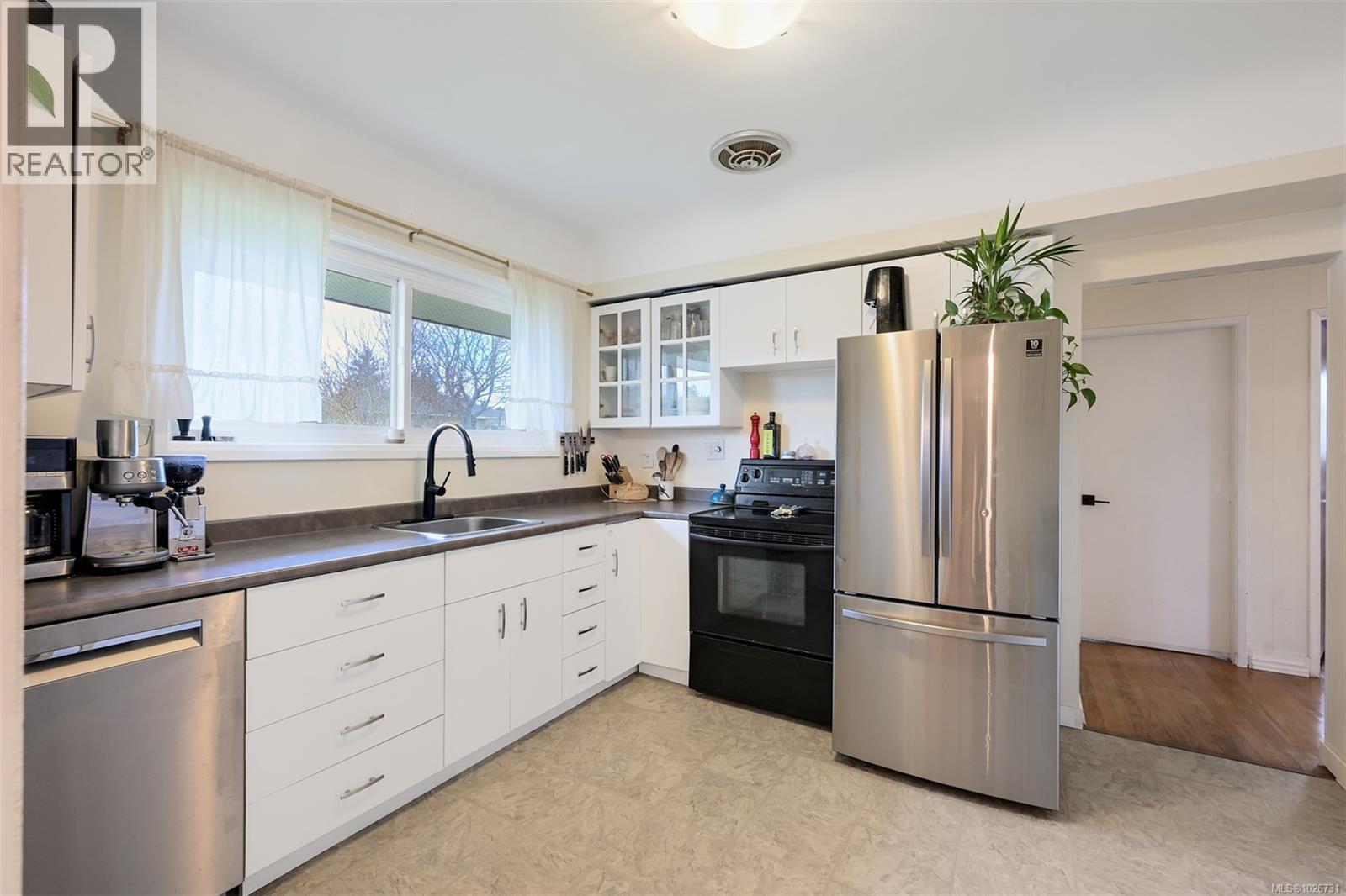  1680 Sheridan Avenue, Saanich