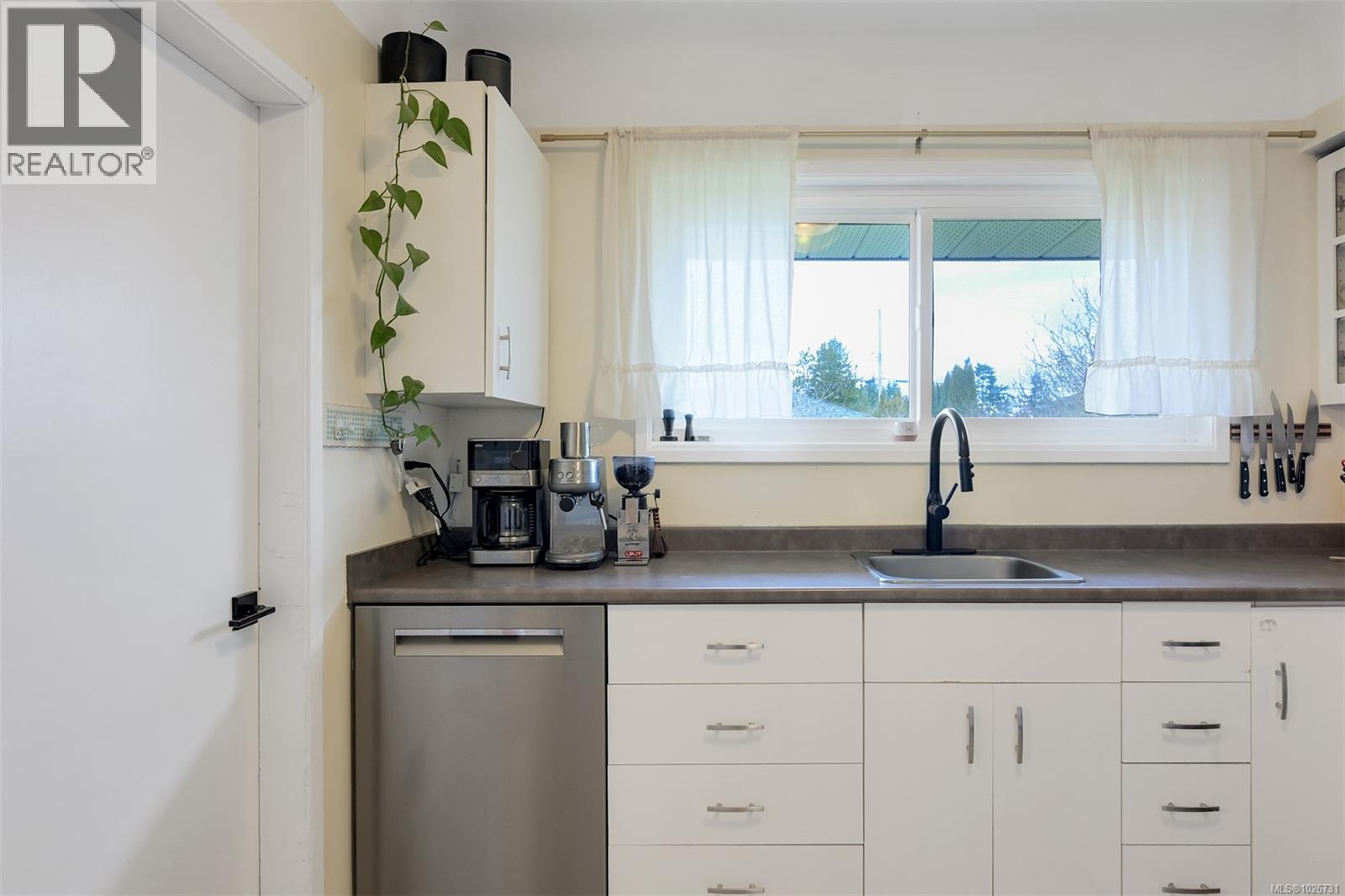  1680 Sheridan Avenue, Saanich